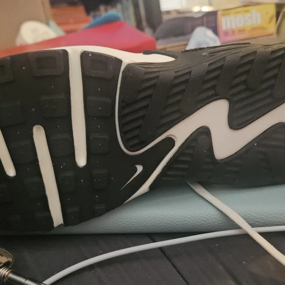 New Nike White and Gold Athletic Shoes - Picture 2 of 3